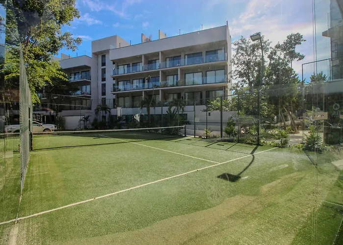 Luxury With Rooftop Pool And Gym In Location *
