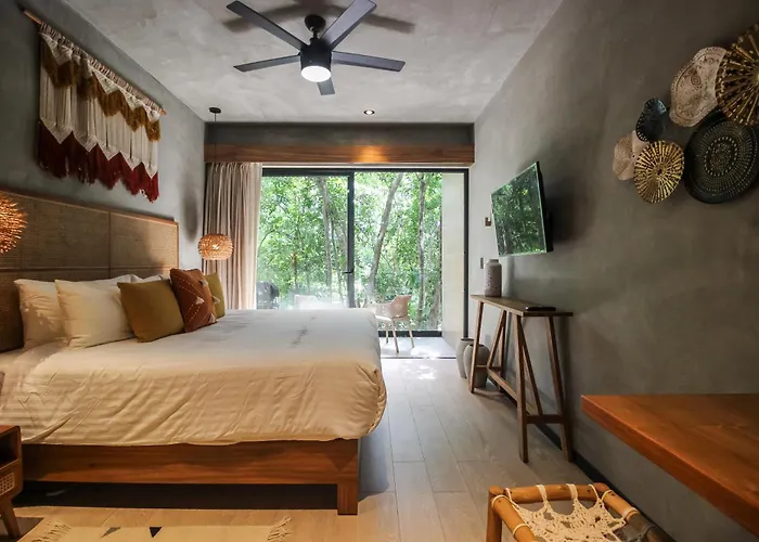 Luxury With Rooftop Pool And Gym In Location