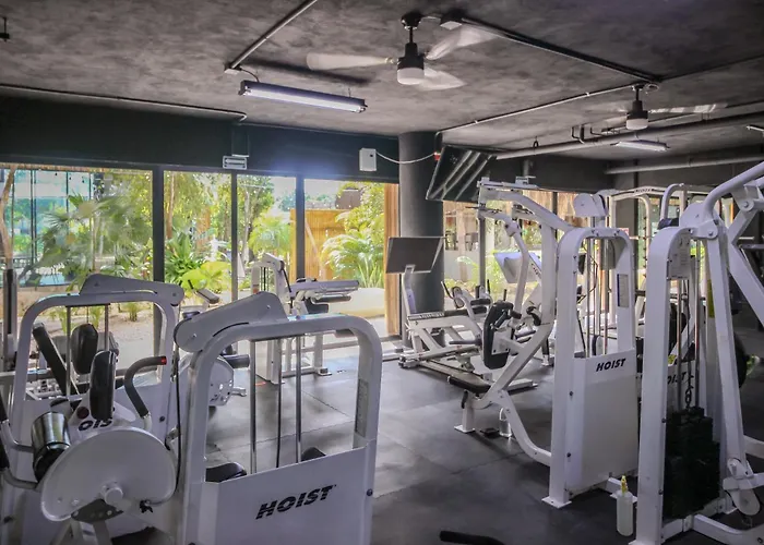 Luxury With Rooftop Pool And Gym In Location *