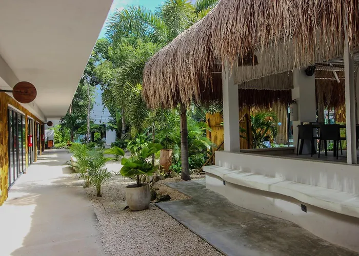 Luxury With Rooftop Pool And Gym In Location